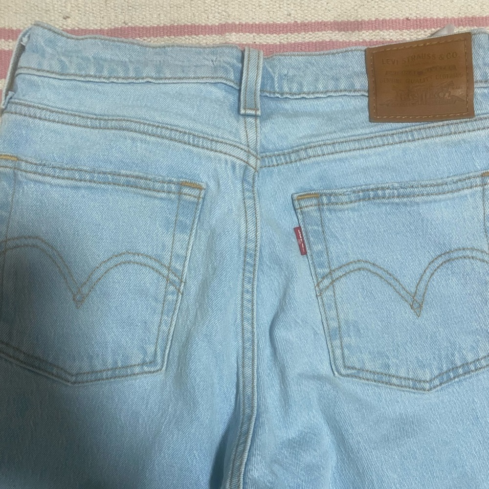 brand new wedgie levi’s light wash jeans